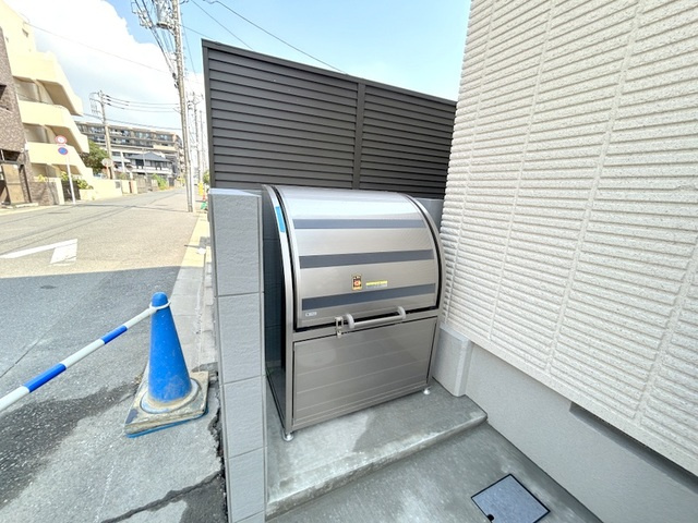 アーバンライフ市川二俣のその他共用部分|★敷地内ごみストッカー★