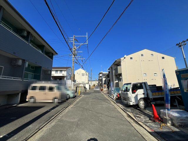 【その他】 | 福岡市城南区西片江2丁目1期　1号棟（全2棟）【仲介手数料無料・0円】 | 現地写真。前面道路です。