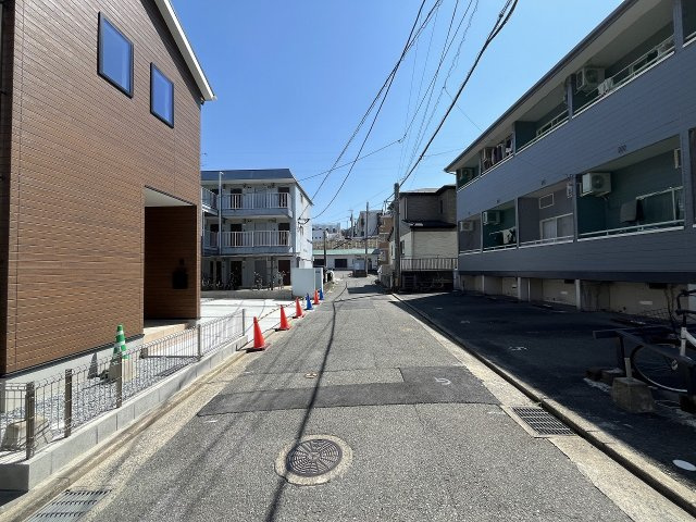 【その他】 | 福岡市城南区西片江2丁目1期　1号棟（全2棟）【仲介手数料無料・0円】 | 現地写真。前面道路です。