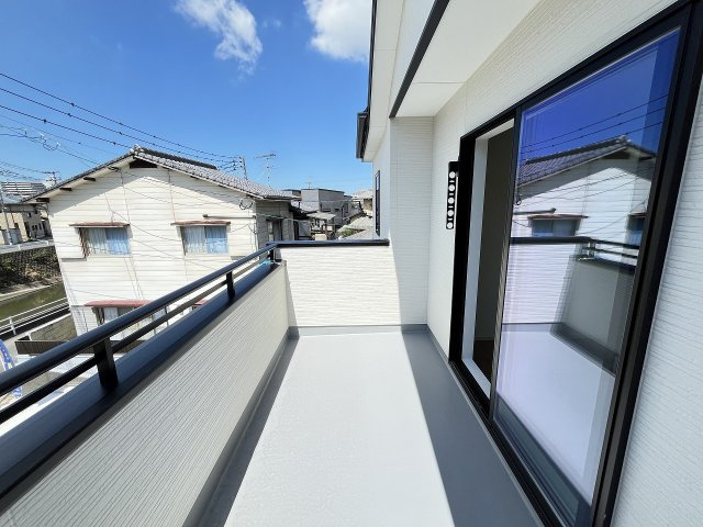 【バルコニー】 | 福岡市城南区西片江2丁目1期　1号棟（全2棟）【仲介手数料無料・0円】 | 施工例。施工例は完成時と異なる場合があります。