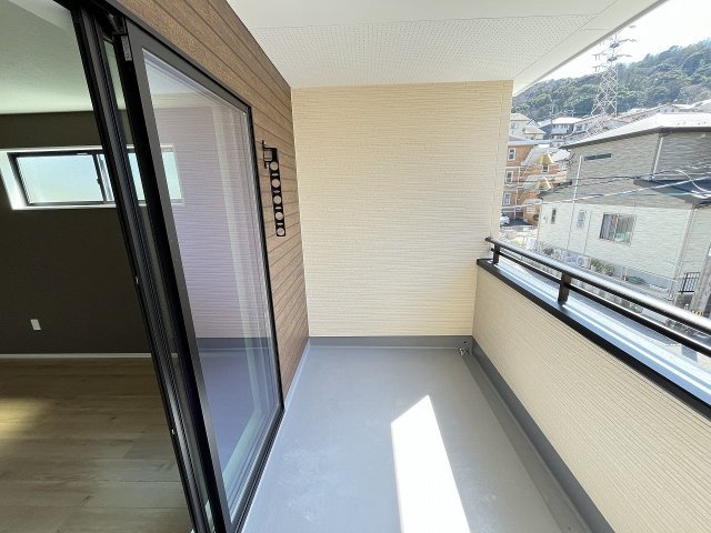 【バルコニー】 | 福岡市城南区西片江2丁目1期　1号棟（全2棟）【仲介手数料無料・0円】 | 現地写真。インナーバルコニーです。