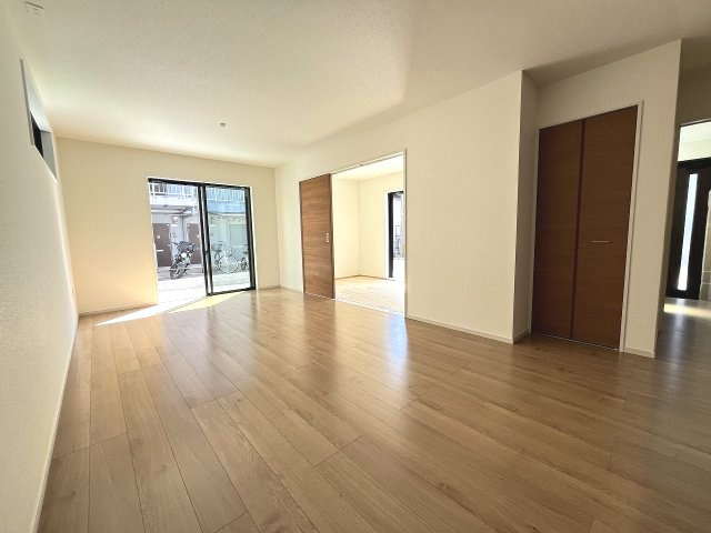 【居間・リビング】 | 福岡市城南区西片江2丁目1期　1号棟（全2棟）【仲介手数料無料・0円】 | 現地写真。