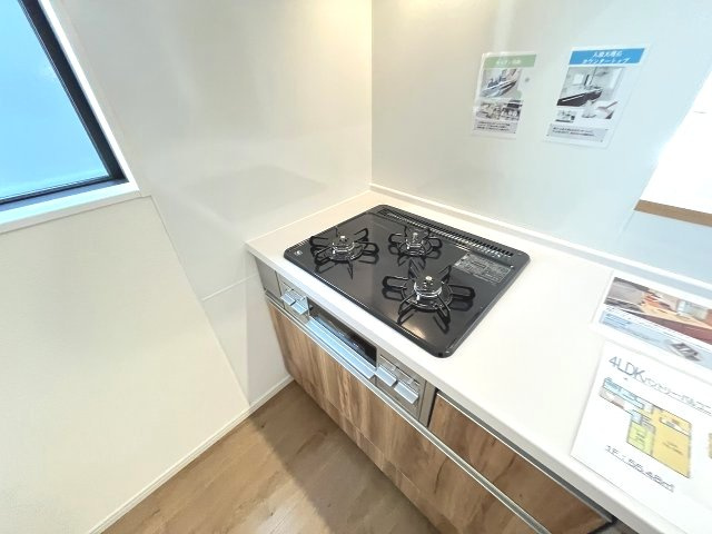 【キッチン】 | 福岡市城南区西片江2丁目1期　1号棟（全2棟）【仲介手数料無料・0円】 | 現地写真。