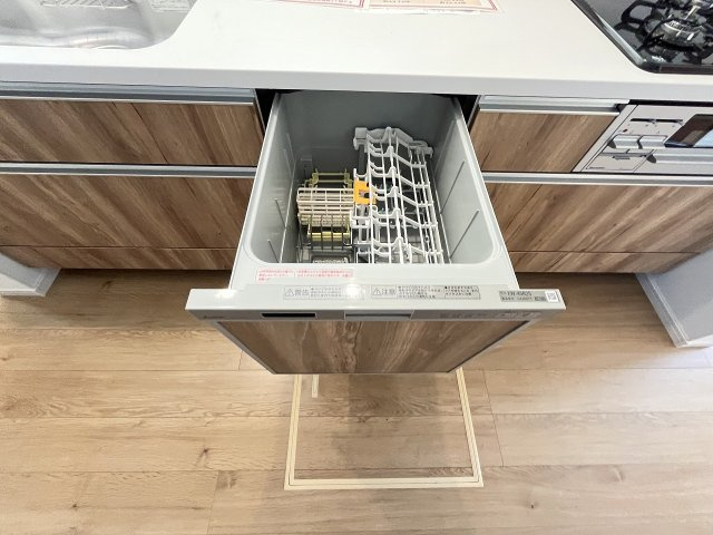 【キッチン】 | 福岡市城南区西片江2丁目1期　1号棟（全2棟）【仲介手数料無料・0円】 | 施工例。施工例は完成時と異なる場合があります。