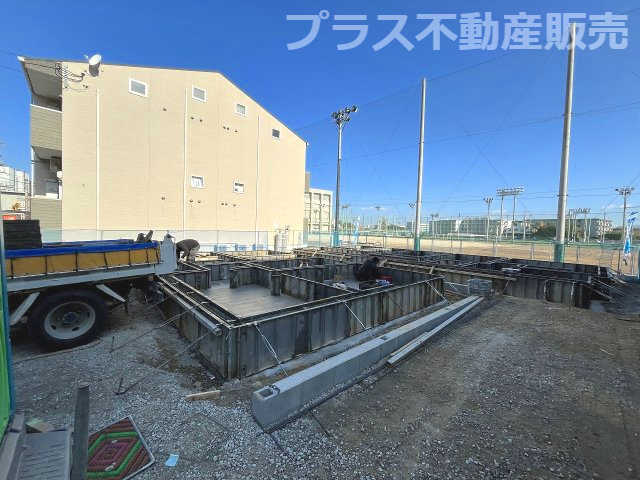 【外観】 | 福岡市城南区西片江2丁目1期　1号棟（全2棟）【仲介手数料無料・0円】 | 現地写真。プラス不動産販売なら、現場の全ての棟をまとめてご見学頂けます。