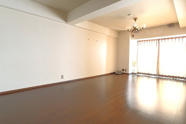 ライオンズマンション北鈴蘭台第二の和室|西側 和室 約6帖