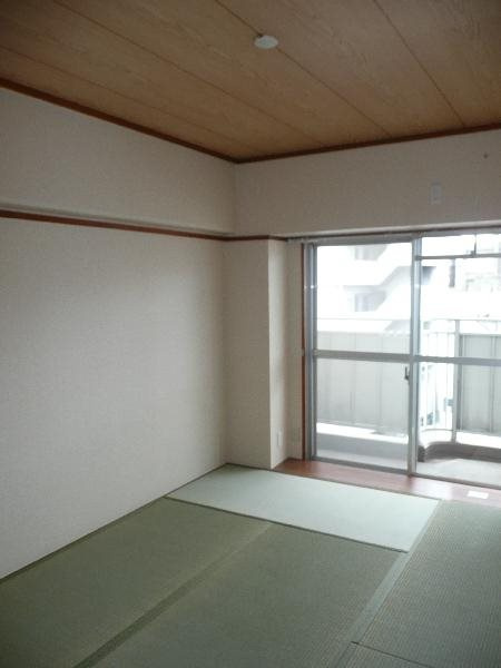 山本興産ビルの寝室