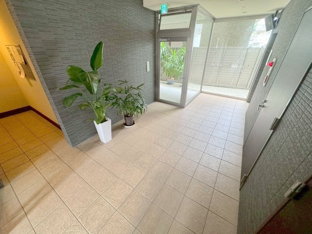 オクトレーベン新大阪のロビー