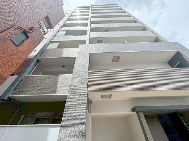 オクトレーベン新大阪の外観