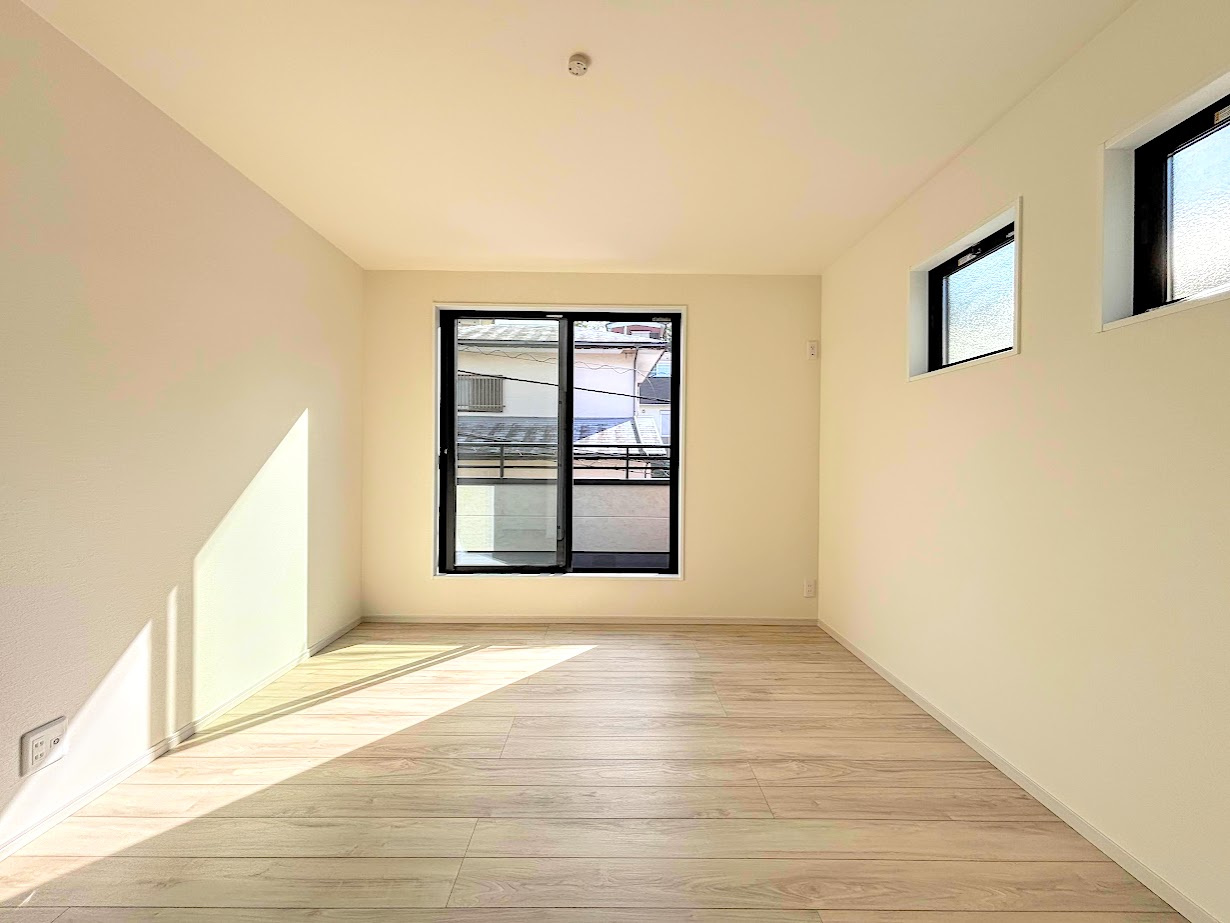 港南区上永谷4丁目　新築戸建ての洋室|◆子どものスタディ空間として、あるいは書斎やホビールームとして生活スタイルに合わせて使えるプライベートルーム。居心地のいい落ち着いたインテリアが似合います。
