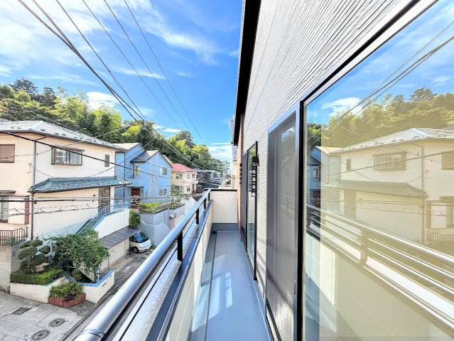 港南区上永谷4丁目　新築戸建てのバルコニー|◆日当たり良好なバルコニー！毎日のお洗濯にも嬉しいですね！
