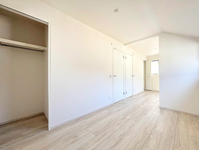 港南区上永谷4丁目　新築戸建ての洋室|◆感性を育むプライベートルームはシンプルでスマートな空間。好みの空間で読書をしたり、音楽を聞いたりと一人の時間も充実したものにできます。
