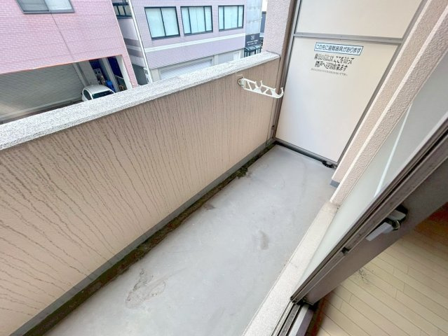 クリーデンス新大阪のバルコニー