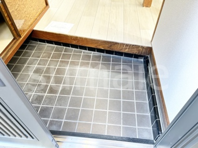 新橋ハイツの玄関