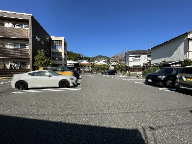 ベレオ グートの駐車場