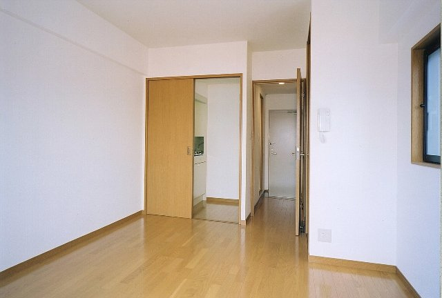 新品家具付きマンション港21(KaGood福岡)の居間・リビング