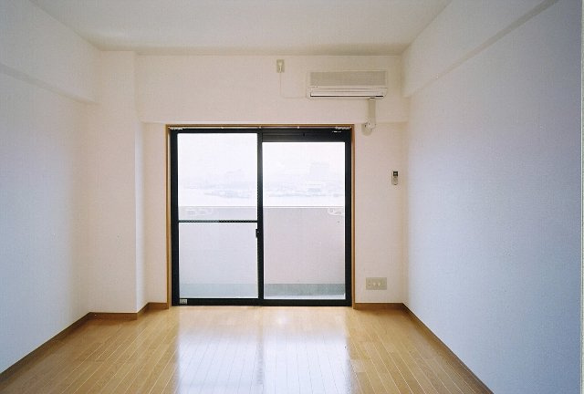 新品家具付きマンション港21(KaGood福岡)の居間・リビング