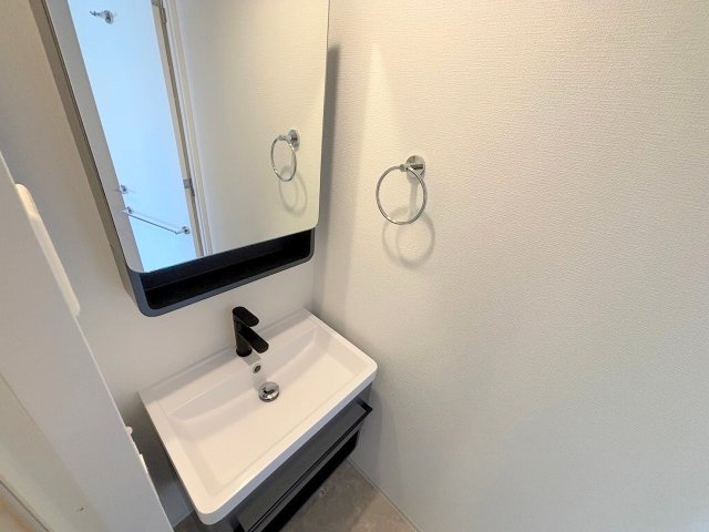 セレニテ十三ミラクの独立洗面台