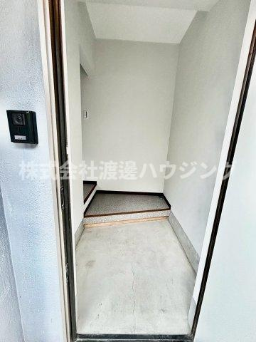 クラテル大利の玄関