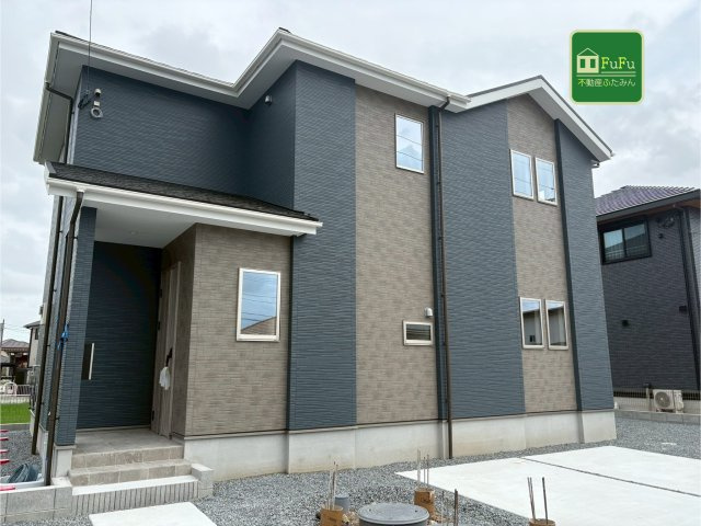 行橋市西泉7丁目2期　新築一戸建ての外観|ネイビー×ベージュのスタイリッシュなデザイン♪
【行橋市　新築戸建て】