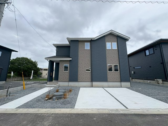 行橋市西泉7丁目2期　新築一戸建ての外観|駐車＆庭スペースがかなり広いです♪
【行橋市　新築戸建て】