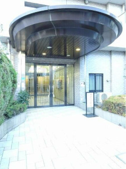藤和シティホームズ西荻窪駅前のエントランス