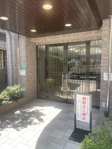 藤和シティホームズ西荻窪駅前のエントランス