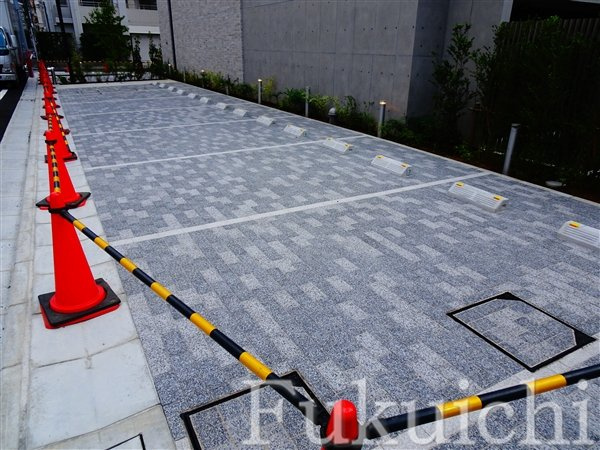 アジュールテラス目黒八雲の駐車場