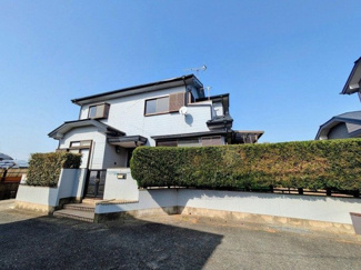 【外観】 | 人気の糸島エリアの庭付き一戸建てです。駐車場もあるので安心です