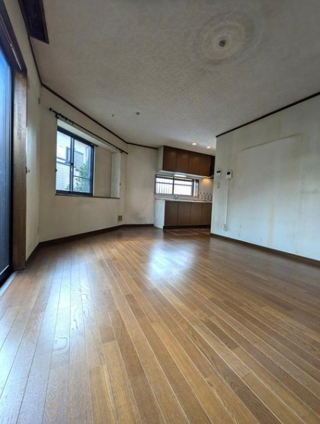 【中古】鶴ヶ島市上広谷中古住宅の居間・リビング|明るい気持ちよく過ごせるLDK