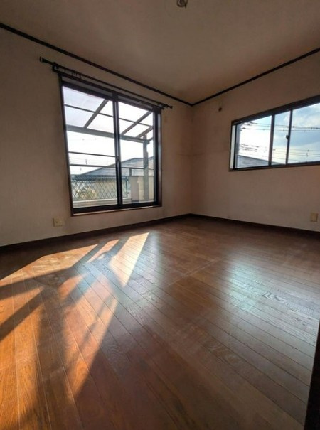 【中古】鶴ヶ島市上広谷中古住宅の洋室|2F 6帖シンプルな洋室です！