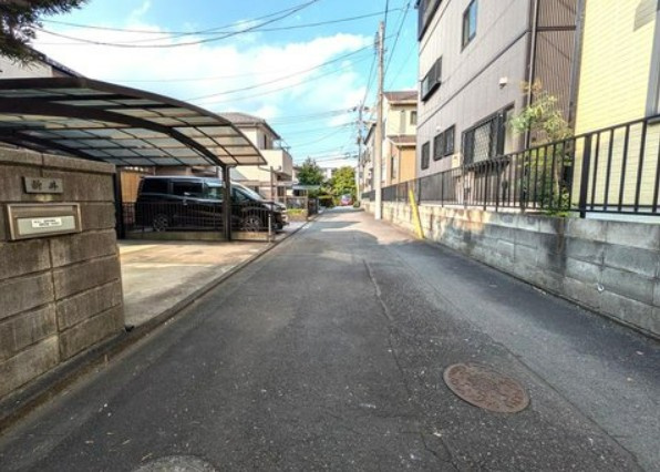 【中古】鶴ヶ島市上広谷中古住宅の前面道路含む現地写真|前面道路含む現地写真です
