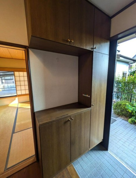 【中古】鶴ヶ島市上広谷中古住宅の玄関|玄関収納です