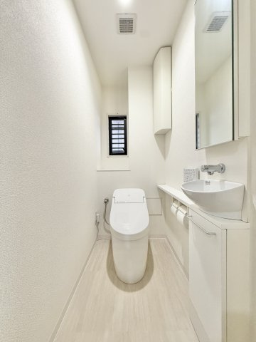 アーバンシティ浜松幸のトイレ|白て統一された清潔感溢れるトイレです。