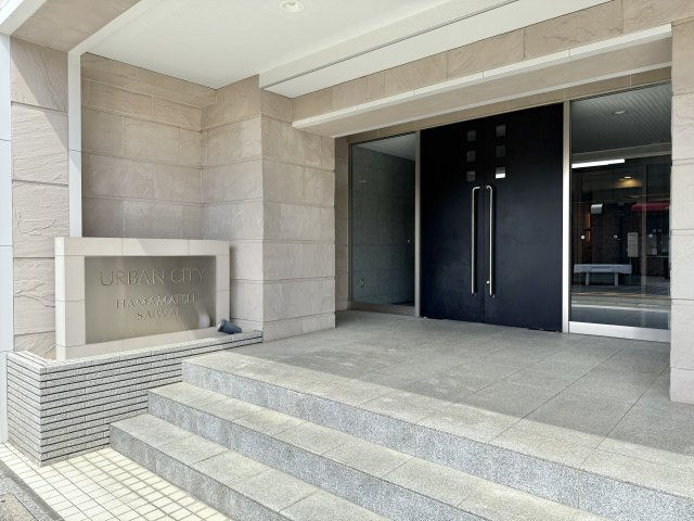 アーバンシティ浜松幸のエントランス|重厚感のある造りのエントランスです。