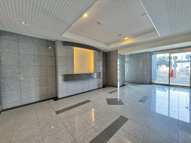 アーバンシティ浜松幸のエントランス|エントランスを入ったロビー部分です！広々としており、開放感があります。