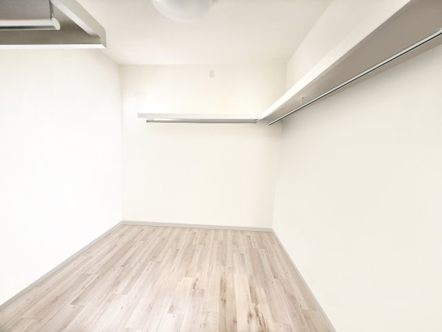 アーバンシティ浜松幸の収納|洋服を消してみました。イメージ画像です。