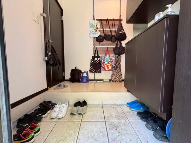 旭市南堀之内　中古戸建B棟の玄関