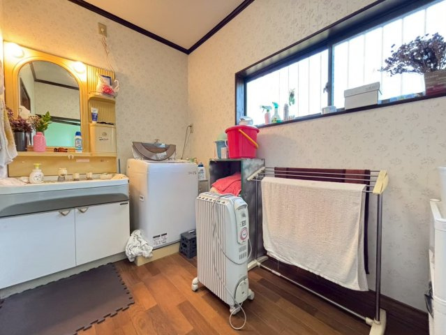 旭市南堀之内　中古戸建A棟の独立洗面台