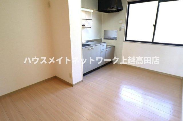 ヴィラ･ベルデベル Ａの居間・リビング|ＤＫ