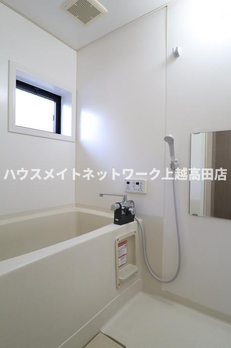 ヴィラ･ベルデベル Ａの浴室|給湯（追焚機能付）