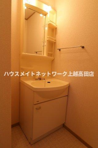 ヴィラ･ベルデベル Ａの独立洗面台|洗髪洗面化粧台