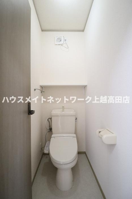 ヴィラ･ベルデベル Ａのトイレ|温水洗浄便座