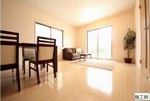 寒川町岡田8丁目新築戸建て　第31-1号棟の居間・リビング|使いやすい居間です