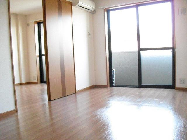 【居間・リビング】 | ラ・メールガーデン | 明るいリビング