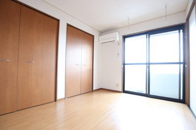 南側洋室　エアコン1基付き（清掃前）