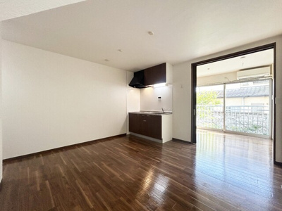 室内に洗濯物が干せる設備がついています。