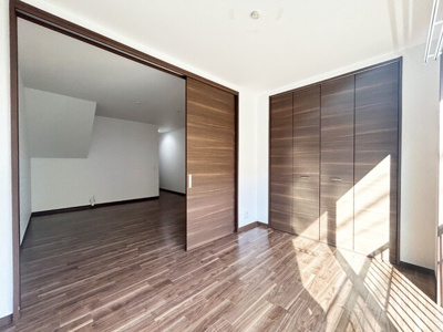 ＬＤＫと洋室を繋げて利用できます。