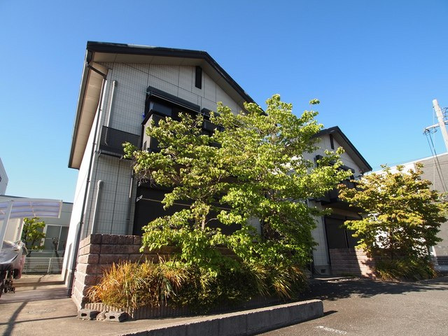 シャルマンハイツの外観