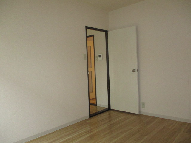 グリーンハイツ1号館の寝室